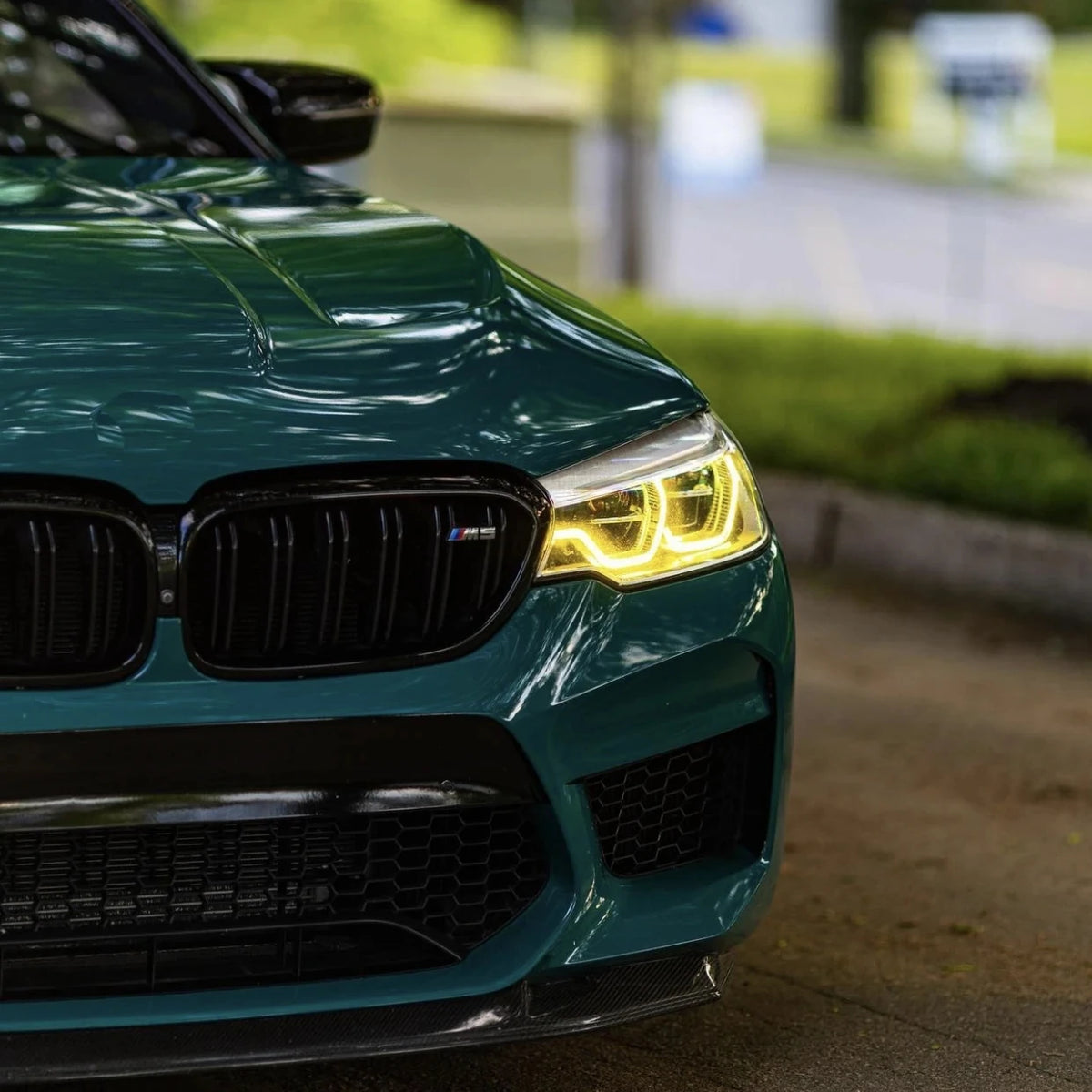 M MOTOS Velours Premium Driver's Mat 1-delig compatibel met BMW 5 Serie G30 2017-2023 - Premium, Matt, Rood Bestuurderskant - Ervaar nieuw rijcomfort met een velours bestuurdersmat die bij je auto pas M MOTOS Velours Premium Driver's Mat 1-delig compatibel met BMW 5 Serie G30 2017-2023 - Premium, Matt, Rood Bestuurderskant - Ervaar nieuw rijcomfort met een velours bestuurdersmat die bij je auto pas